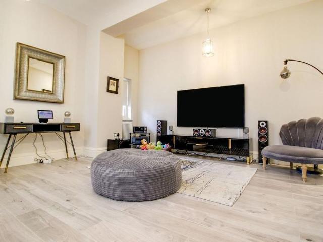 2 bedroom maisonette to rent