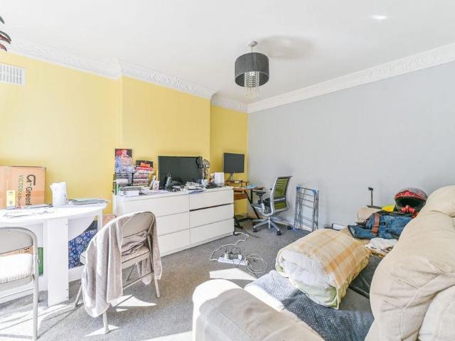 2 bedroom maisonette to rent