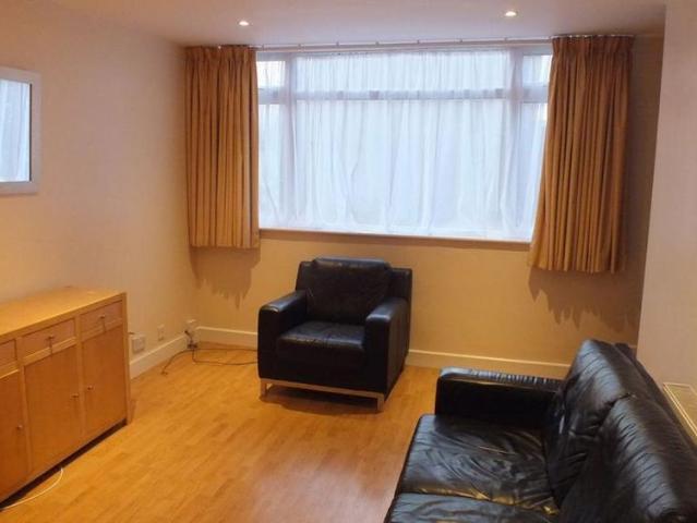 2 bedroom maisonette to rent