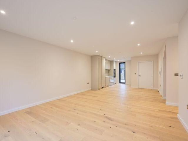 2 bedroom maisonette to rent