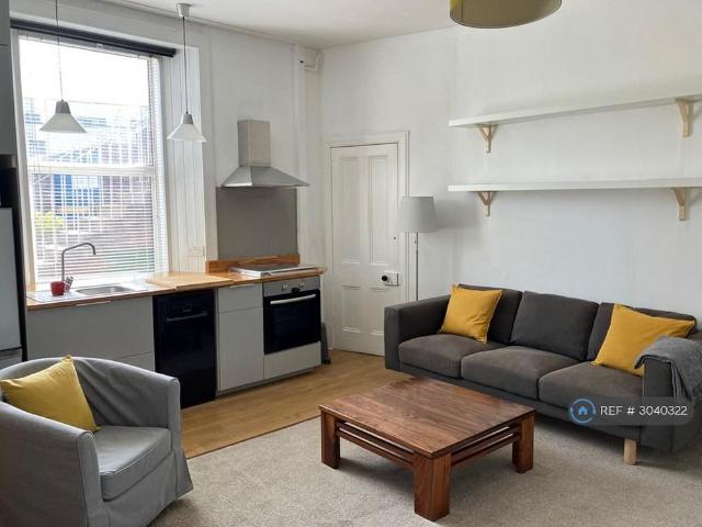 2 bedroom maisonette to rent