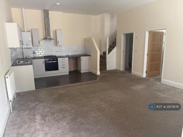 2 bedroom maisonette to rent