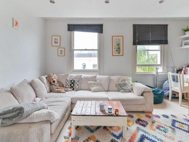 2 bedroom maisonette to rent
