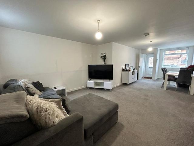 2 bedroom maisonette to rent
