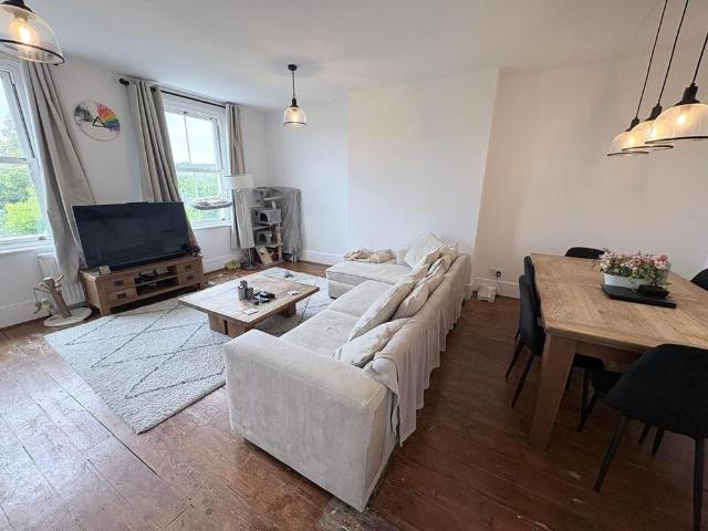 2 bedroom maisonette to rent