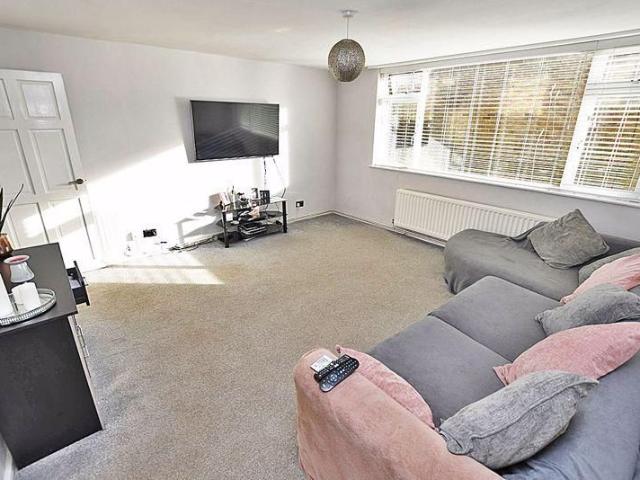 2 bedroom maisonette to rent