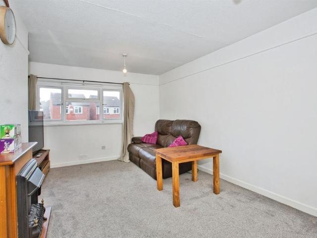 2 bedroom maisonette to rent