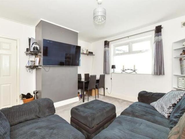 2 bedroom maisonette to rent