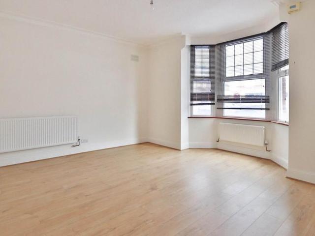 2 bedroom maisonette to rent