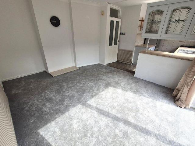 2 bedroom maisonette to rent
