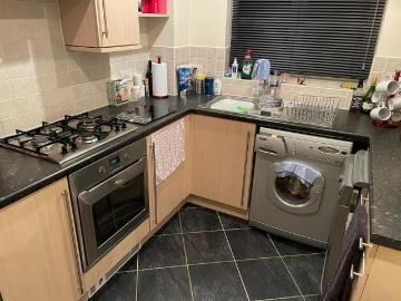 Bowerhill Melksham - Equipped kitchen, Parking