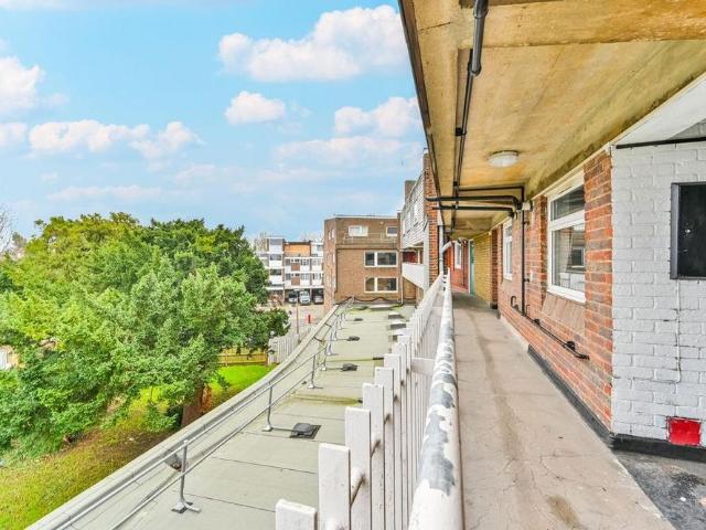 2 bedroom maisonette to rent