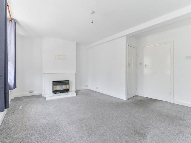 2 bedroom maisonette to rent