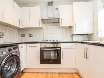 2 bedroom maisonette to rent