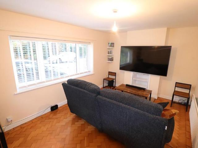2 bedroom maisonette to rent