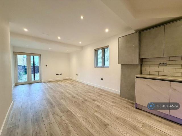 2 bedroom maisonette to rent