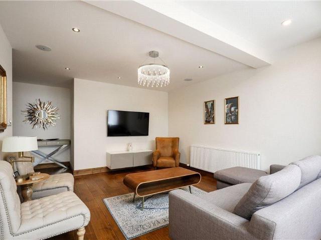 2 bedroom maisonette to rent