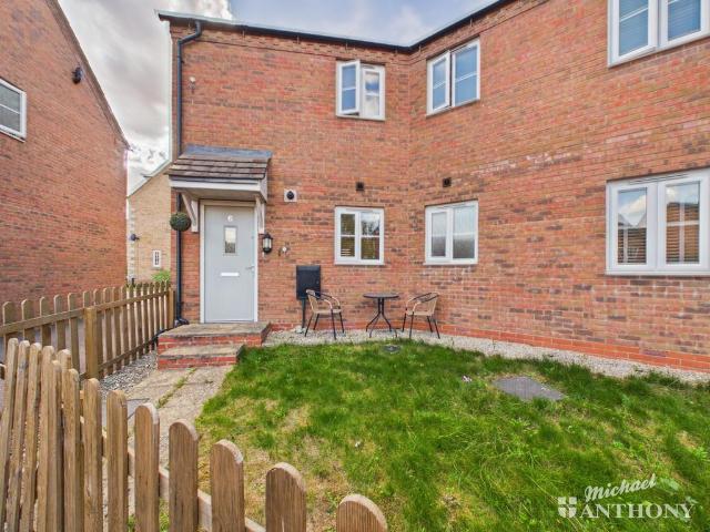 2 bedroom maisonette to rent