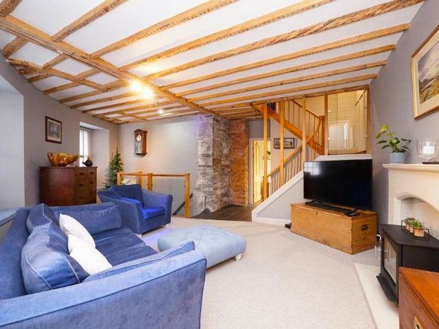 2 bedroom maisonette to rent