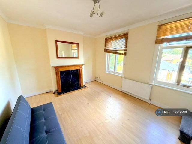 2 bedroom maisonette to rent