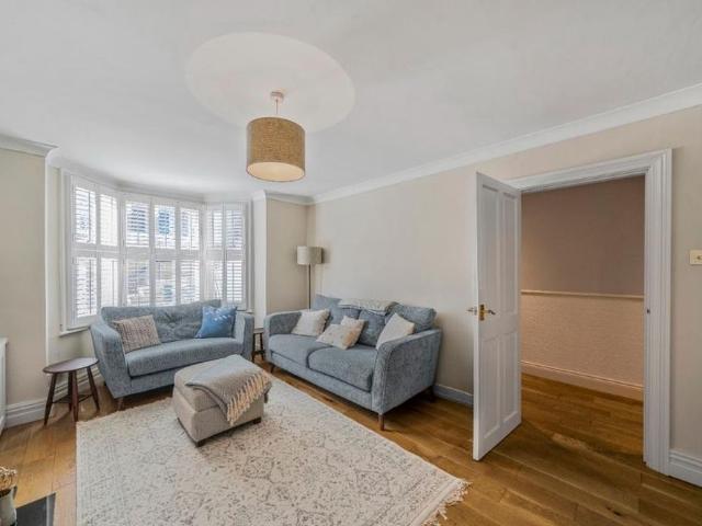 2 bedroom maisonette to rent