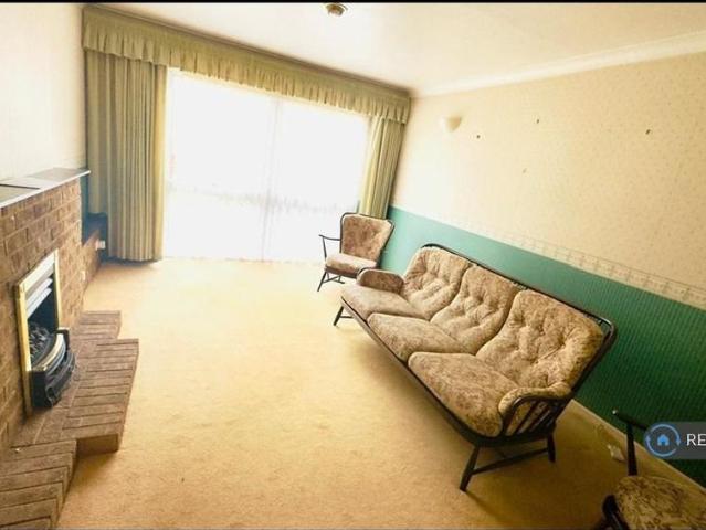 2 bedroom maisonette to rent