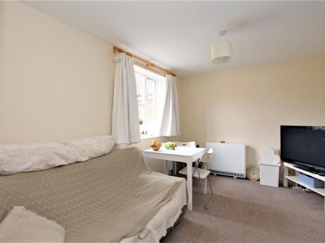 2 bedroom maisonette to rent