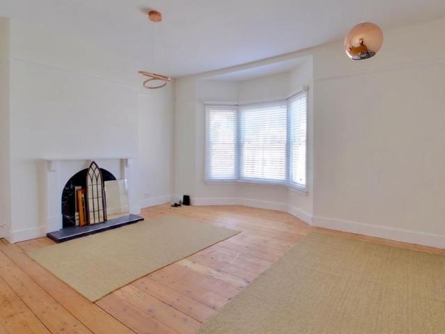 2 bedroom maisonette to rent