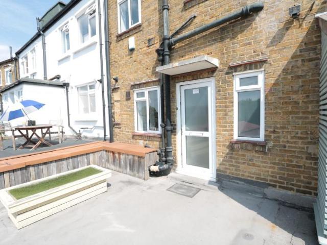 2 bedroom maisonette to rent