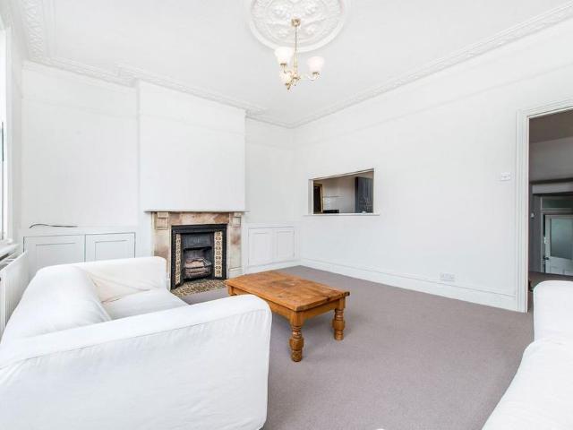 2 bedroom maisonette to rent