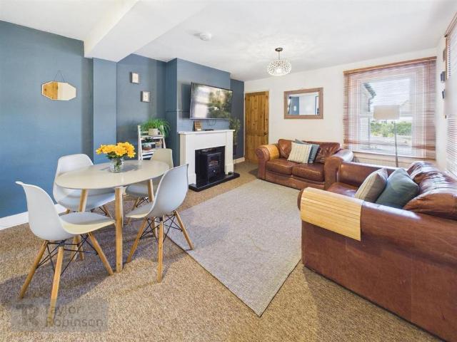 2 bedroom maisonette to rent