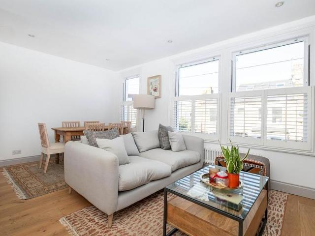 2 bedroom maisonette to rent