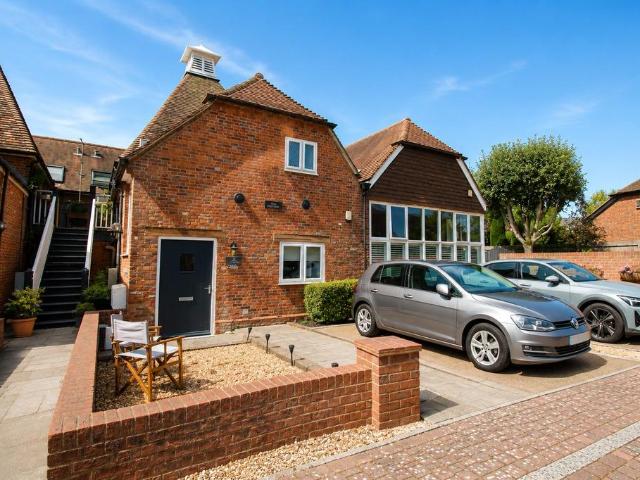 2 bedroom maisonette to rent