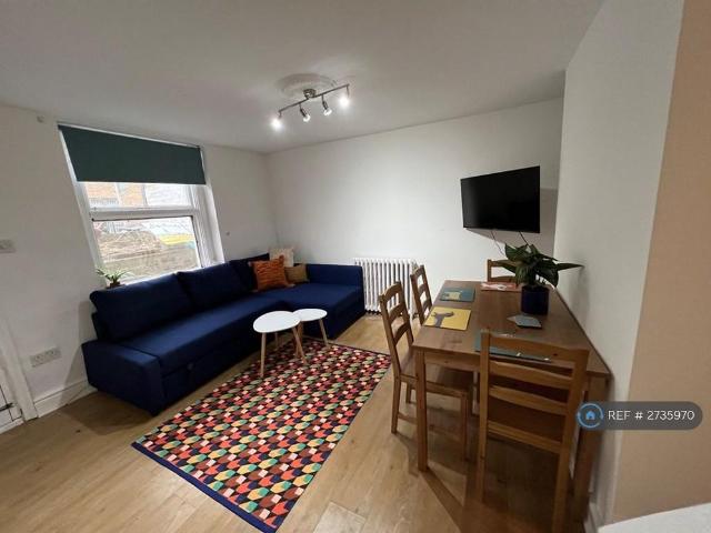 2 bedroom maisonette to rent