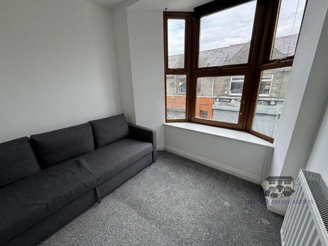 2 bedroom maisonette to rent