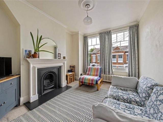 2 bedroom maisonette to rent