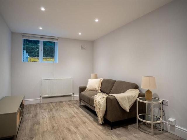 2 bedroom maisonette to rent