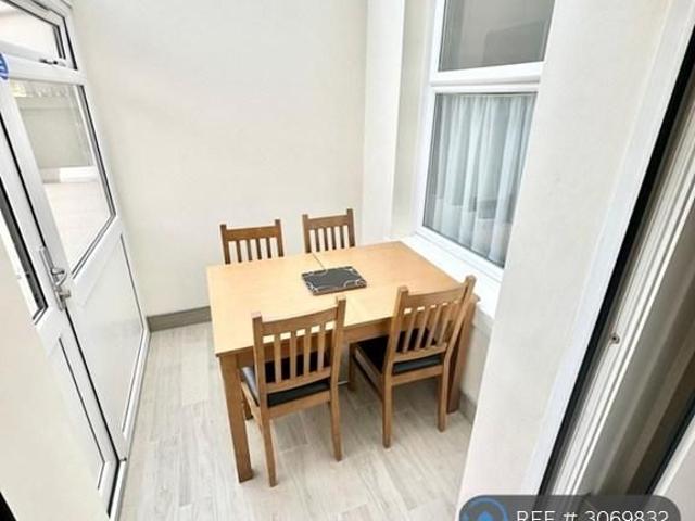 2 bedroom maisonette to rent