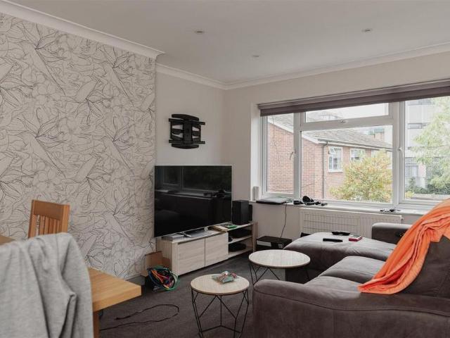 2 bedroom maisonette to rent
