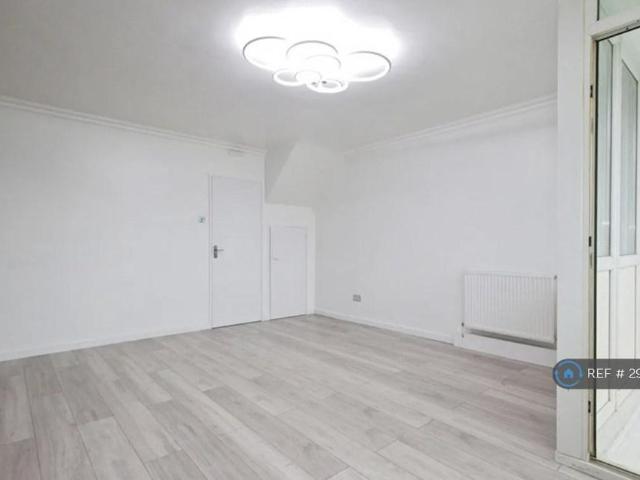 2 bedroom maisonette to rent