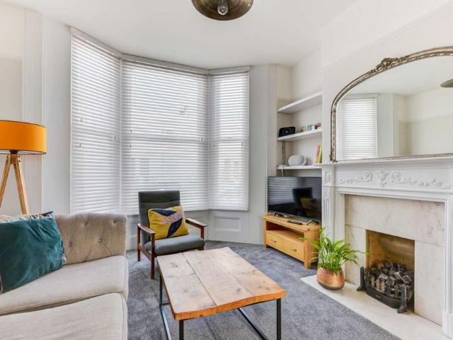2 bedroom maisonette to rent