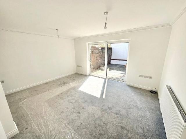 2 bedroom maisonette to rent