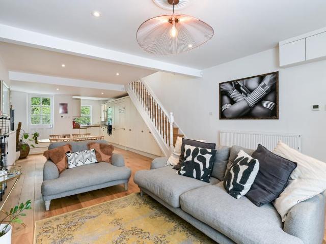2 bedroom maisonette to rent