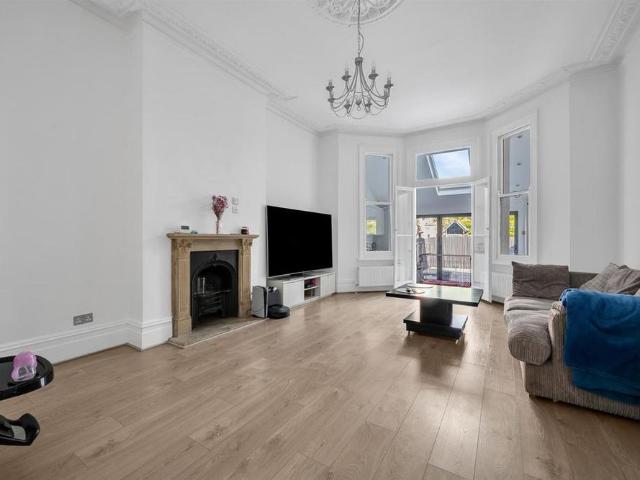 2 bedroom maisonette to rent
