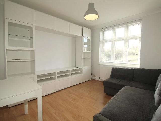 2 Bedroom Maisonette Upper To Let