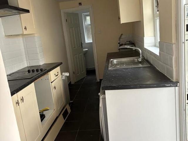 2 bedroom maisonette close to btn marina