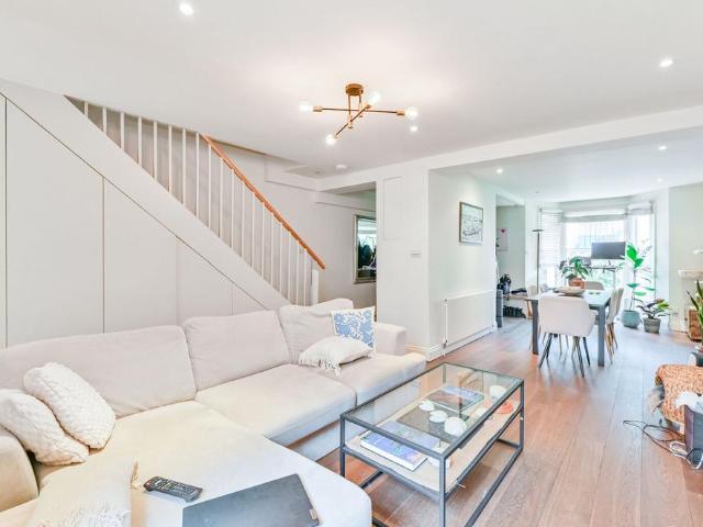 2 bedroom maisonette for sale