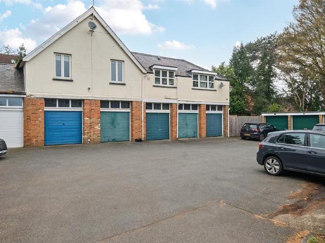2 bedroom maisonette for sale