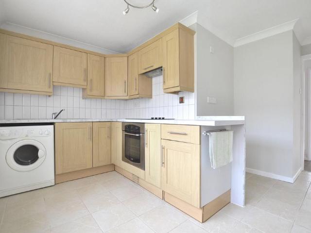 2 bedroom maisonette for sale
