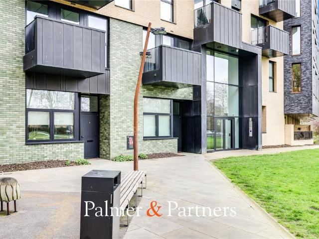 2 bedroom maisonette for sale